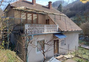 Reality Na predaj starší rodinný dom v Žarnovici