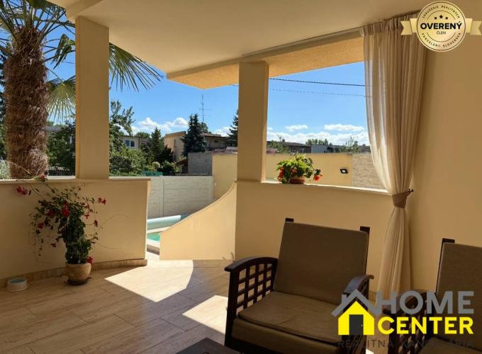 Reality PREDAJ : ŠTÝLOVÝ RODINNÝ DOM S BAZÉNOM, KOMÁRNO