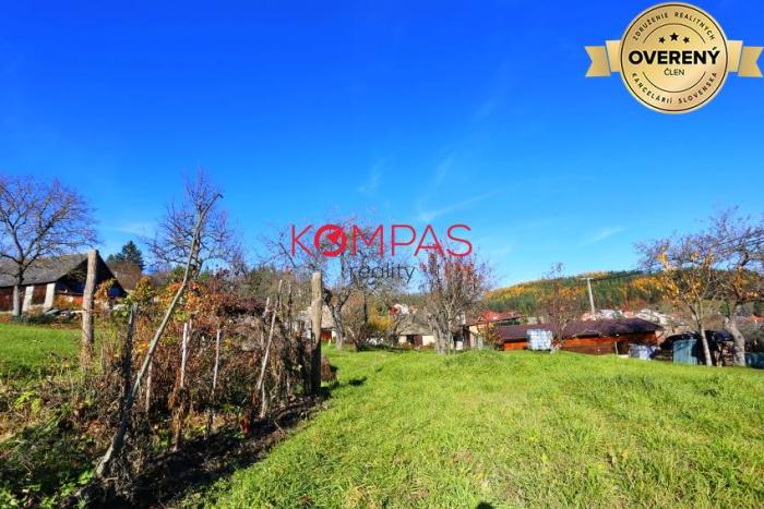 Reality ROZPRÁVKOVÝ DOM V MALEBNEJ DEDINE OBKLOPENEJ PRÍRODOU, TŔNIE