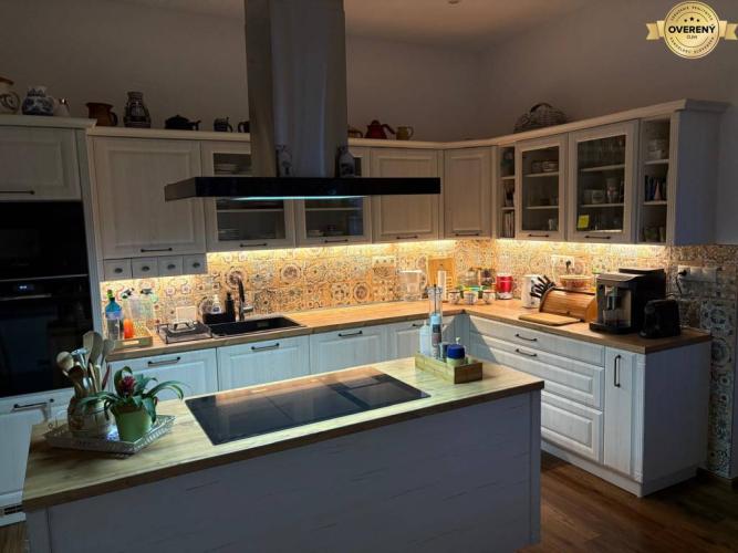 Reality Veľký luxusný rodinný dom s veľkým pozemkom v Preseľanoch