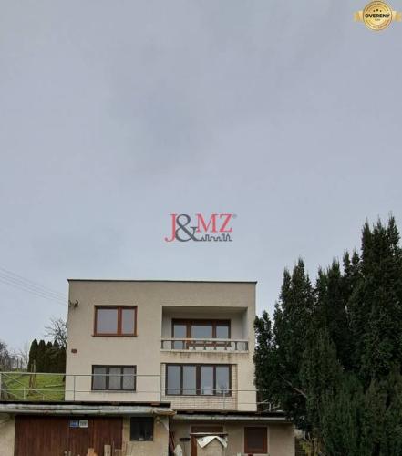 Reality Stavba 122 m2 a drevená chata, pozemok 2.600 m2, Levice (SM-858)