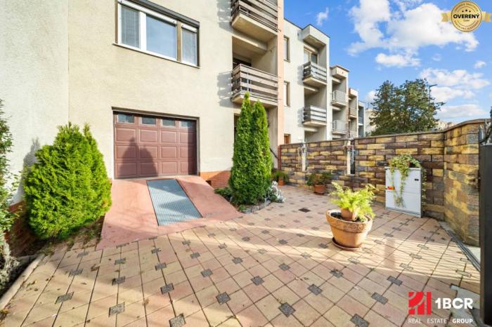 Reality 5-IZBOVÝ DOM S GARÁŽOU A LOGGIAMI, ATRAKTÍVNA LOKALITA V RUŽINOVE