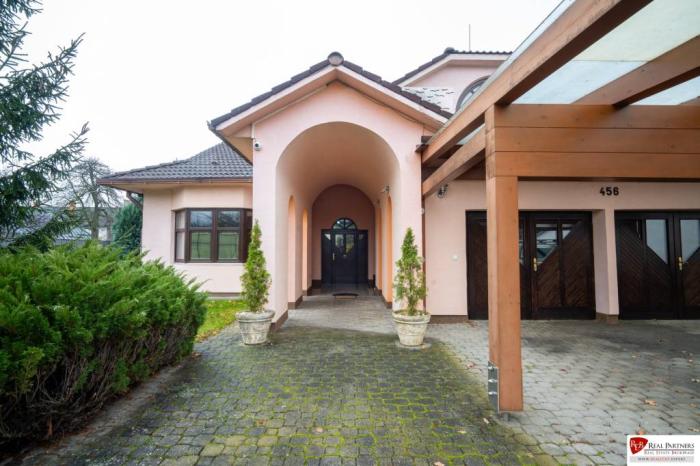 Reality JEDINEČNÁ VILA S WELLNESS & ŠPORTOVÝM AREÁLOM - SNINA