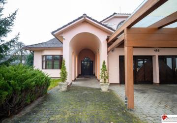 Reality JEDINEČNÁ VILA S WELLNESS & ŠPORTOVÝM AREÁLOM - SNINA