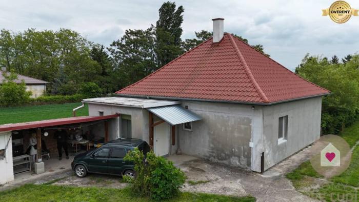 Reality Veľký priestranný pozemok o rozlohe 7445 m2 s RD, Jelka