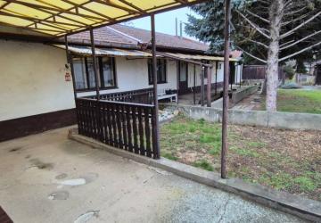 Reality Predaj rodinného domu, Nána pri ŠTÚROVE, Jókaiho u. s pozemkom 1377m2