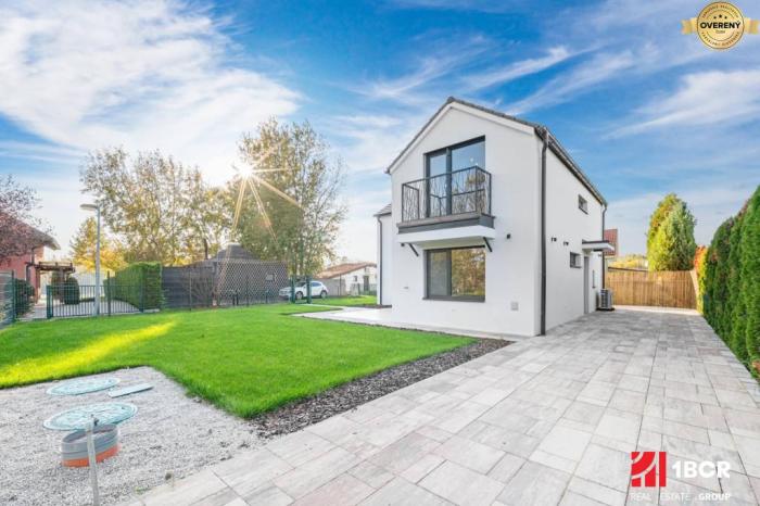 Reality REZERVOVANÉ! ŠTÝLOVÁ REZIDENCIA V OÁZE POKOJA, JAZERO VOJKA