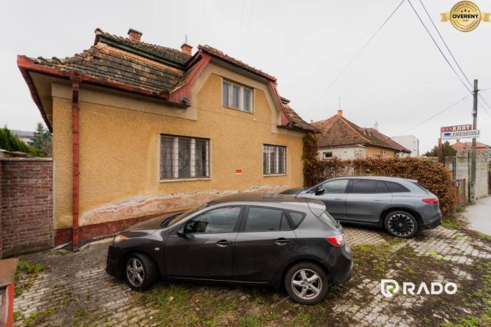 Reality RADO | Pozemok s domom na rekonštrukciu alebo novú výstavbu