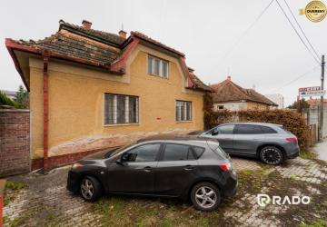 Reality RADO | Pozemok s domom na rekonštrukciu alebo novú výstavbu