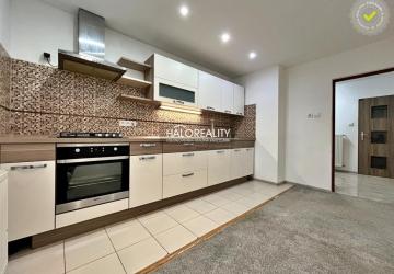 Reality Predaj, rodinný dom Rybník, po čiastočnej rekonštrukcii, s krásnou záhradou, ihneď voľný -