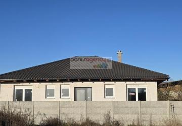 Reality Ponúkame exkluzívne na predaj novostavbu rodinného domu v obci Hronské Kosihy