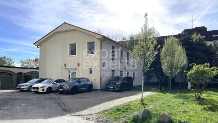 Reality Kancelárie v rodinnom dome 294 m2, 8x parking, skvelá lokalita