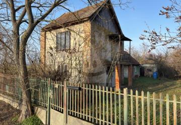 Reality 2-izbový dom dom, Trávnik