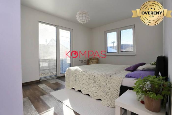 Reality MODERNÁ NOVOSTAVBA - BUNGALOV V MALEBNEJ OBCI TUROVÁ