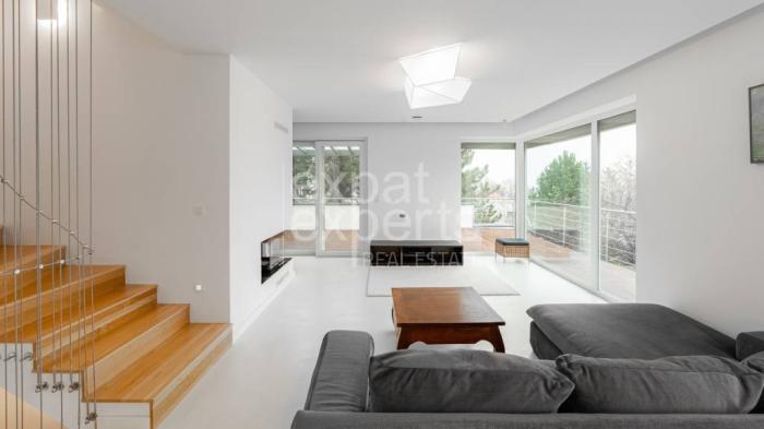 Reality Jedinečný 5i RD 180 m2, 2x terasa, s krbom a saunou, záhrada, pri lese