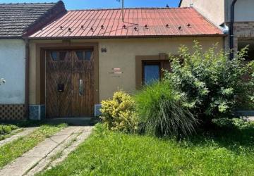 Reality Na predaj starší rodinný dom v obci Budmerice 541m2