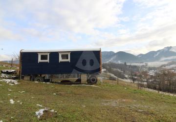 Reality 1-izbový dom dom, Poluvsie