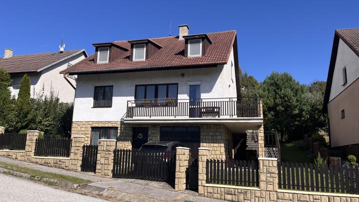 Reality EXKLUZÍVNE: Priestranný 8-izbový dom v tichom prostredí Myjavy