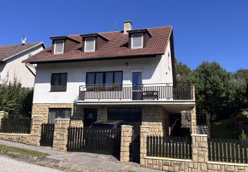 Reality EXKLUZÍVNE: Priestranný 8-izbový dom v tichom prostredí Myjavy