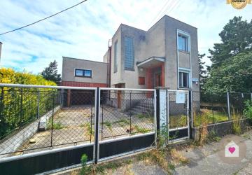 Reality 4 izbový podpivničený RD s garážou + 2 izbový byt, Pozemok 410 m2