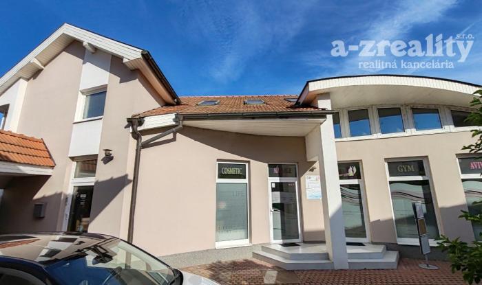Reality Komerčná budova v centre  Komárna na predaj!