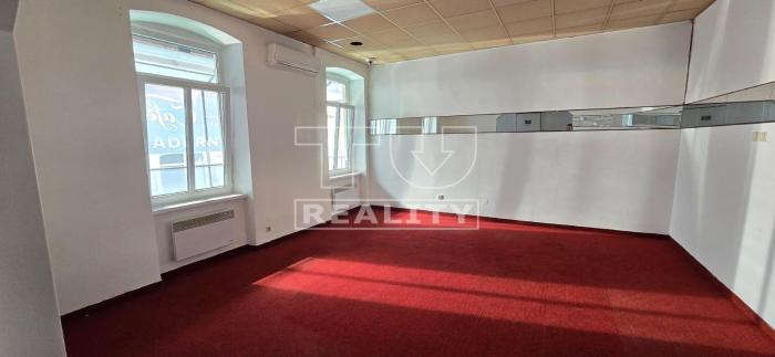 Reality Prenájom obchodných priestorov v centre Banskej Bystrice - 180 m2