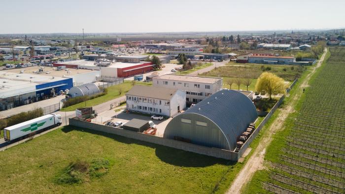 Reality ARETÉ REAL – PREDAJ OBCHODNÉHO AREÁLU SO SKLADOVOU HALOU, BUDOVOU OBCHODU A SLUŽIEB A VONKAJŠ