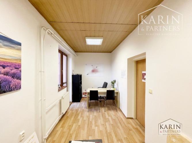 Reality Priestor s umývadlom v centre + terasa - Štefánikova,Skalica