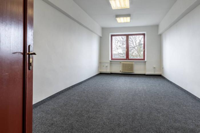Reality BC TOMÁŠIKOVA - prenájom kancelárie, 19,80 m2, 234 € bez DPH