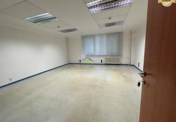 Reality Zrekonštruované Kancelárie v centre mesta - na prízemí, aj na poschodí