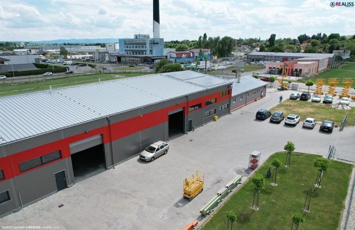 Reality Reprezentatívne skladové - výrobné priestory 1115 m2 s jedinečnou polohou - hlavná cesta TN - 