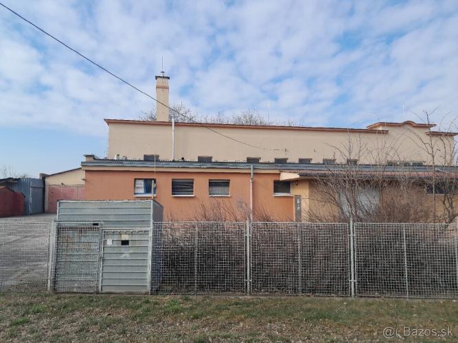 Reality Predaj viacúčelovej budovy, skladu, výrobne s parkovaním Nitra Čakajovce
