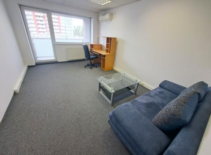 Reality Prenájom kanc. (26 m2) s balkónom, Seberíniho, Hotel Bratislava