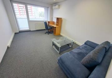 Reality Prenájom kanc. (26 m2) s balkónom, Seberíniho, Hotel Bratislava
