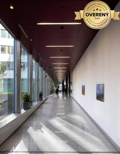 Reality Kancelárske a obchodné priestory v modernej budove v širšom centre