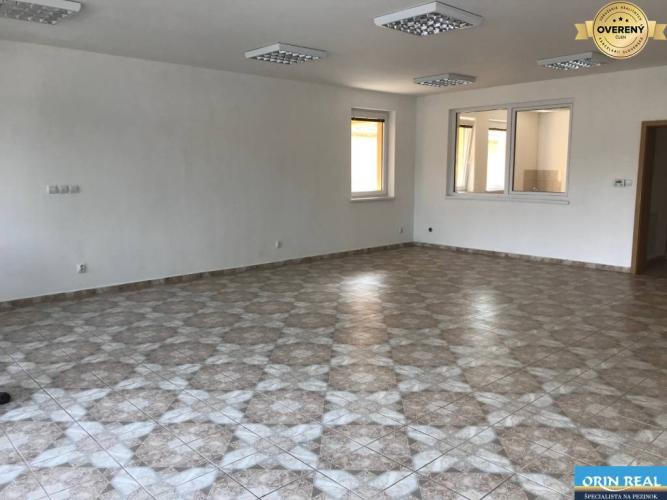 Reality OBCHODNÝ PRIESTOR S VÝKLADOM V CENTRE PEZINKA