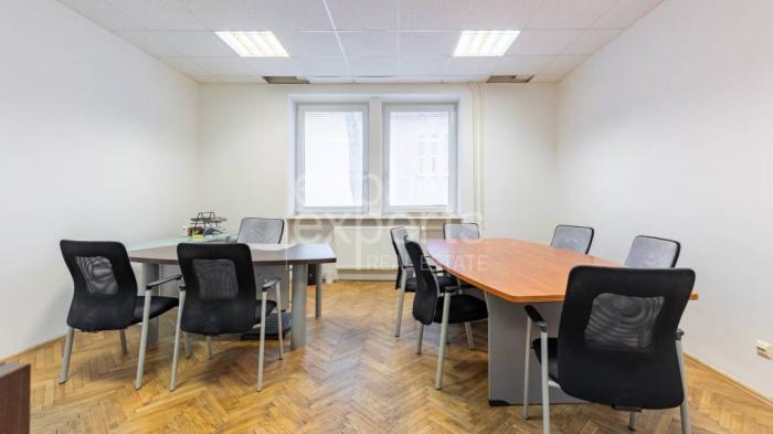 Reality Priestranné kancelárske priestory 120m2 s parkovaním v dobrej lokalite