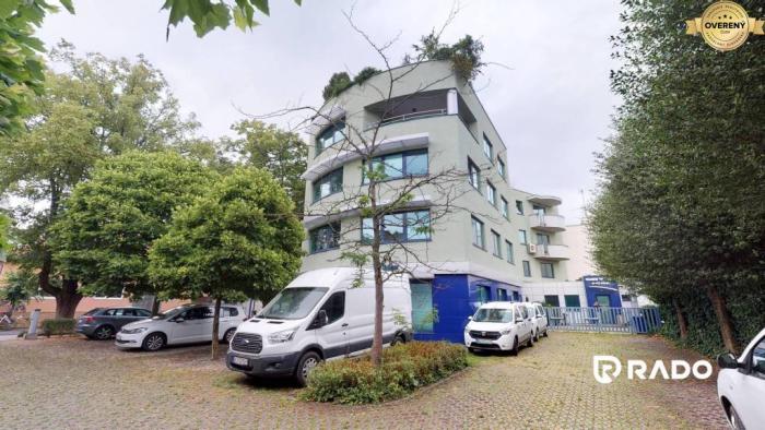 Reality RADO | Predaj 3 podlažná kanc. budova | ul. Radlinskeho |Pieštany