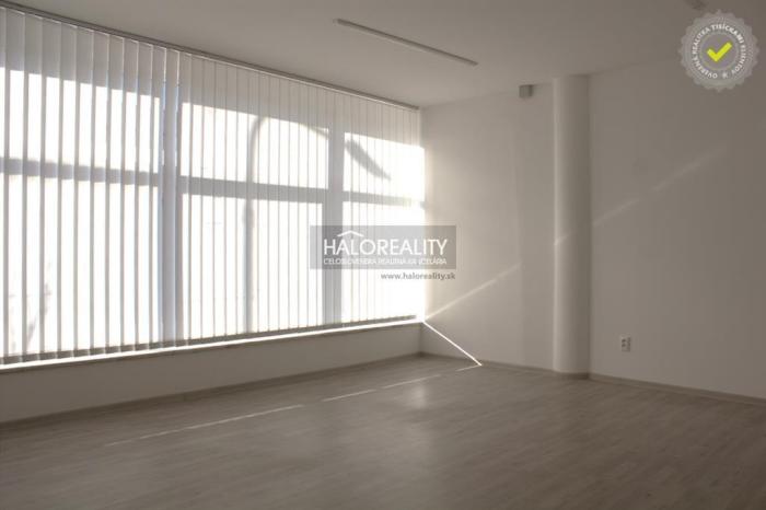 Reality Prenájom, kancelársky priestor Hlohovec, 27 m2 + parkovacie miesto