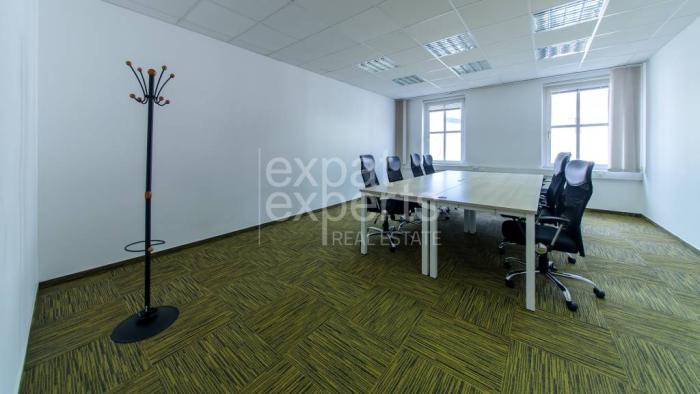 Reality Kancelárske priestory na výbornej adrese 306 m2, 2 parkovacie miesta