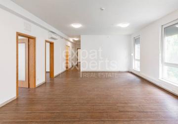 Reality Svetlé kancelárie na 1.poschodí RD 148m2, klimatizácia, 4x parking