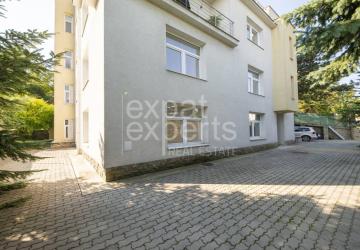 Reality REZERVOVANÉ Bývanie a podnikanie pod jednou strechou, Koliba, 273 m2