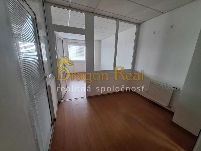 Reality PRENÁJOM – 4 samostatné kancelárske priestory – ĽUBOTICE