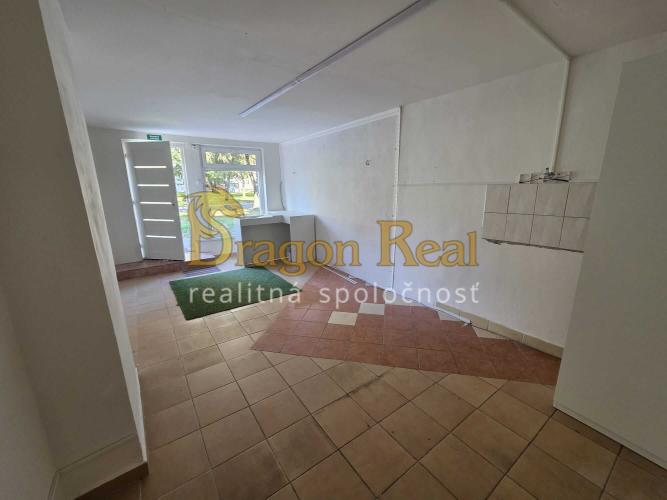 Reality PRENÁJOM – Obchodný priestor o rozlohe 25 m2 – MICHALOVCE