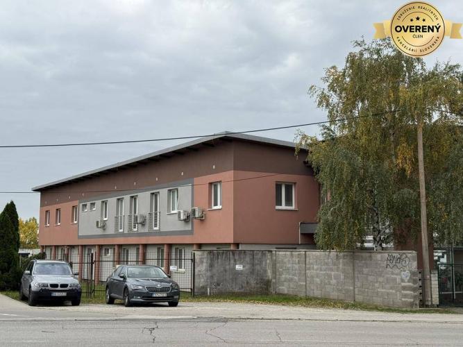 Reality Kancelárie 17m2-19m2, 32m2 , sklad 108m2 v areáli. Šenkvická pri Bozin