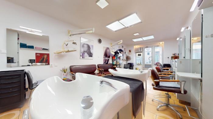 Reality Lukratívny obchodný priestor 60m2  "Kaderníctvo a kozmetika", Špitálska ul., centrum