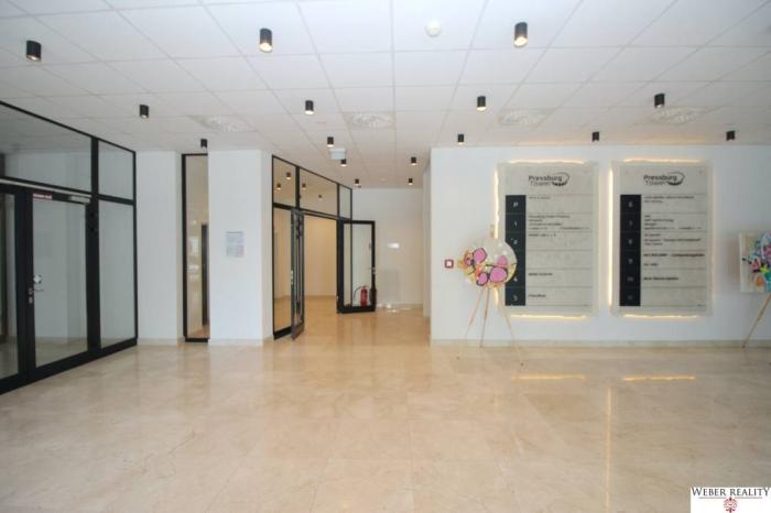 Reality Kancelárie Pressburg Tower, budova Orange, širšie centrum s parkovaním