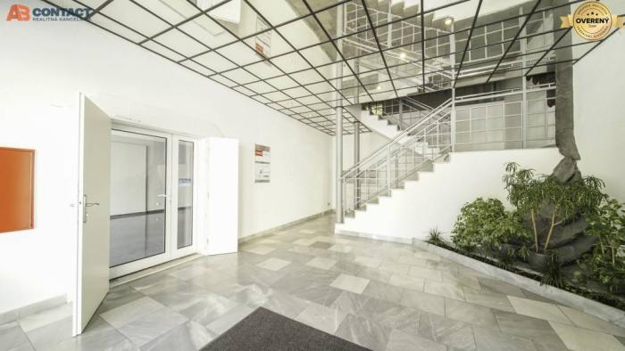Reality Zmodernizované kancelárie v TUZEXE - 14.5m²
