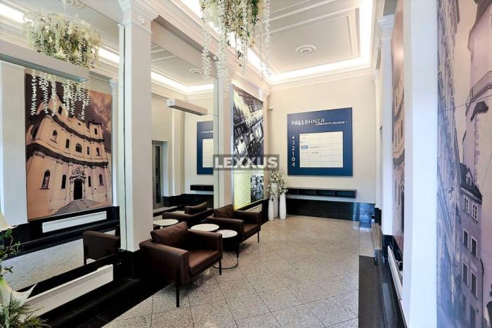 Reality LEXXUS I 2 kancelárie, vysoké stropy, krásna budova na námestí, BA I