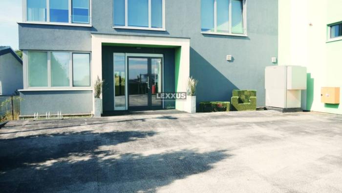Reality LEXXUS | samostatný, zariadený výrobno – skladový areál, Svätý Jur.